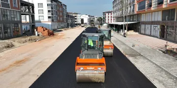 Mustafakemalpaşa’da asfalt mesaisi