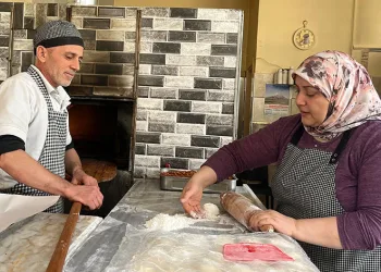 Depremin travması hala üzerlerinde