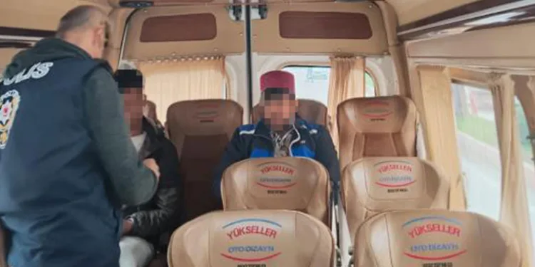 Adana’da cam silen şahıslar gözaltına alındı