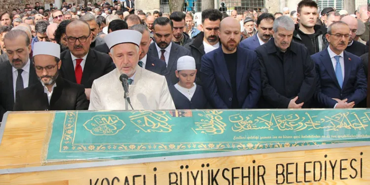 Cumhurbaşkanı Erdoğan’ın dünürünün babası son yolculuğuna uğurlandı