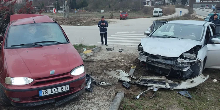 Araçta sıkışan sürücüyü itfaiye ekipleri kurtardı