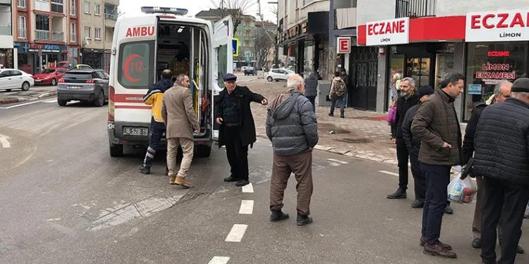 Yaya geçidinden karşıya geçen kadına otomobil çarptı