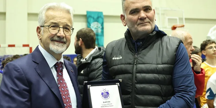 Nilüfer Belediyesi amatör sporcuların yanında
