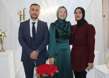 Bir yıl sonra buruk nişan töreni
