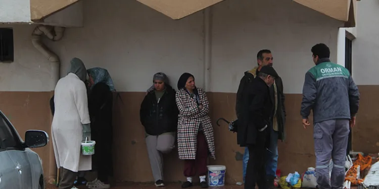 Su seviyesinin izleri duvarlarda kaldı