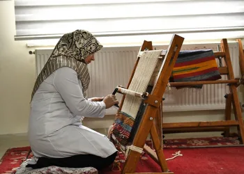 Yeşilyurt’ta geleneksel halı dokumacılığı yaşatılıyor