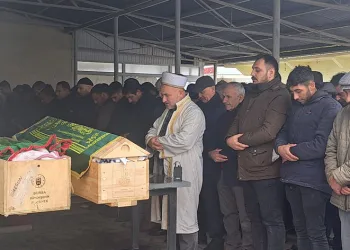 Zehirlenen iki balıkçı son yolculuğuna uğurlandı