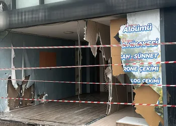 Bursa’da kontrolden çıkan otomobil dükkana girdi
