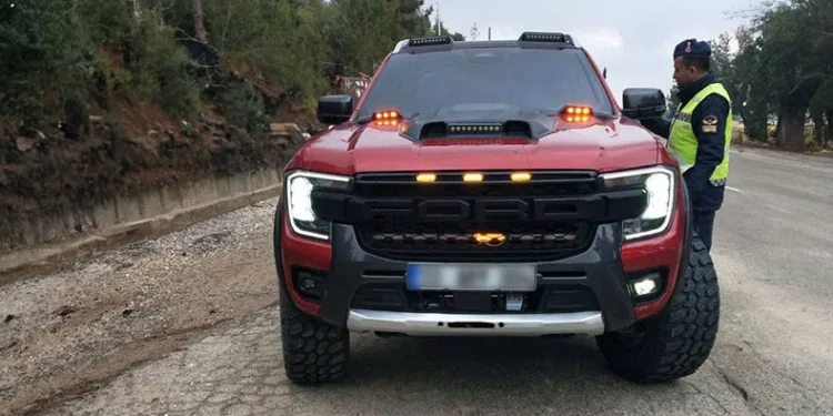 Çakar lamba takan 3 sürücüye 19 bin TL ceza kesildi
