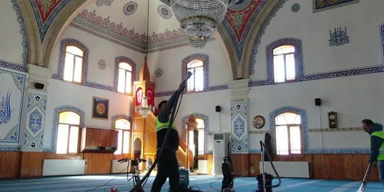 Palandöken’de camiler Ramazan ayına hazır