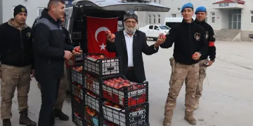 ‘Elmacı Dede’ Hakkari’de