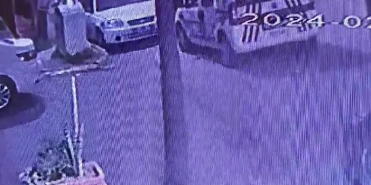 İşe giden engelli genç ve babasına kurşun yağdırdılar