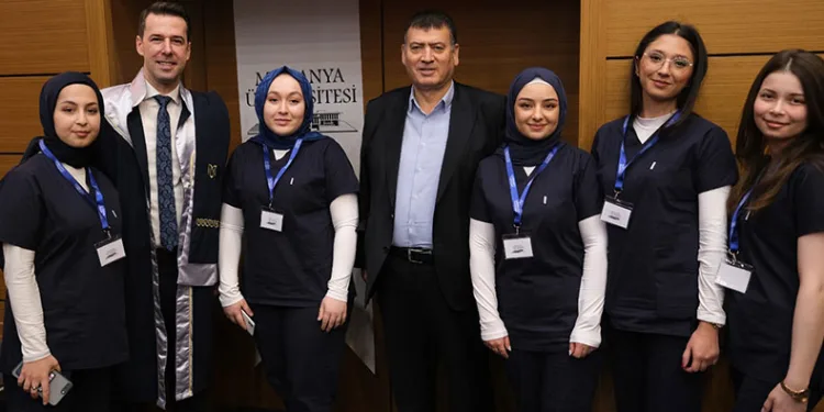 Mudanya Üniversitesinde Sektöre Uğurlama töreni