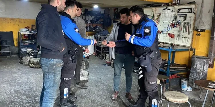 Polisten dolandırıcılara karşı sanayi esnafına uyarı