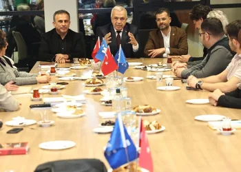 Şadi Özdemir seçim çalışmalarına başladı