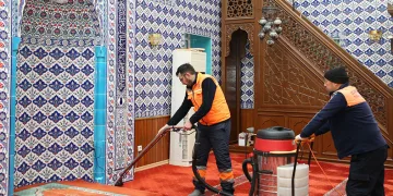 Gölbaşı’ndaki camiler gül suyuyla yıkandı