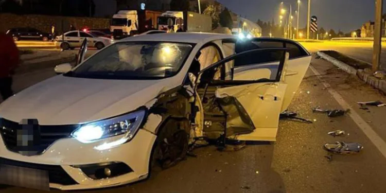 İnegöl’de iki otomobil çarpıştı: 4 kişi yaralandı