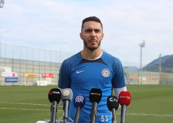 Emirhan Topçu: “Ne olursa olsun içeride de dışarıda da sadece 3 puan için sahaya çıkacağız
