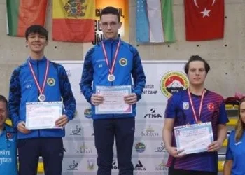 Asım Emre Şahin, masa tenisi şampiyonasında üçüncü oldu