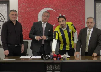Talasgücü’nde İbrahim Öztürk ile imzalar atıldı