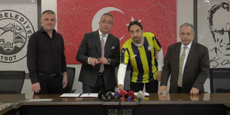 Talasgücü’nde İbrahim Öztürk ile imzalar atıldı