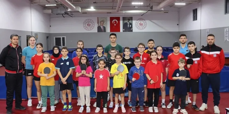 Yalova Belediyespor masa tenisinde sporcu fabrikası gibi