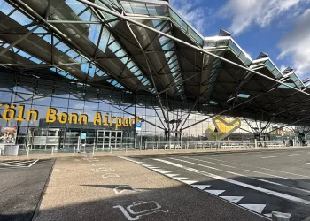 Berlin ve Köln’de havalimanları grev nedeniyle boş kaldı