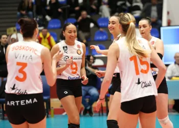 Eczacıbaşı Dynavit, play-off turuna galibiyetle başladı