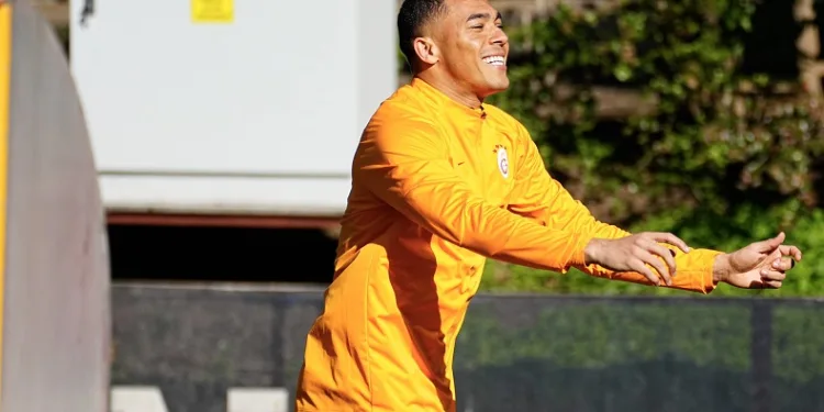 Galatasaray’da Carlos Vinicius ilk antrenmanına çıktı