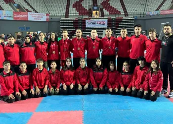 Denizlili Kick Boks takımı 2 Türkiye şampiyonluğu aldı
