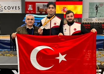 Eskrimci Toprak Altınçekiç’ten gümüş madalya