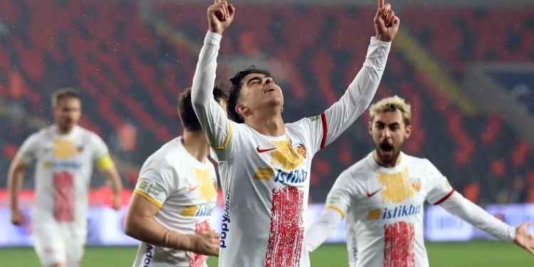 Mehmet Eray Özbek, bu sezon ligde ilk golünü kaydetti