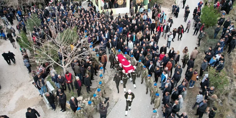 Şehide gözyaşlarıyla son veda