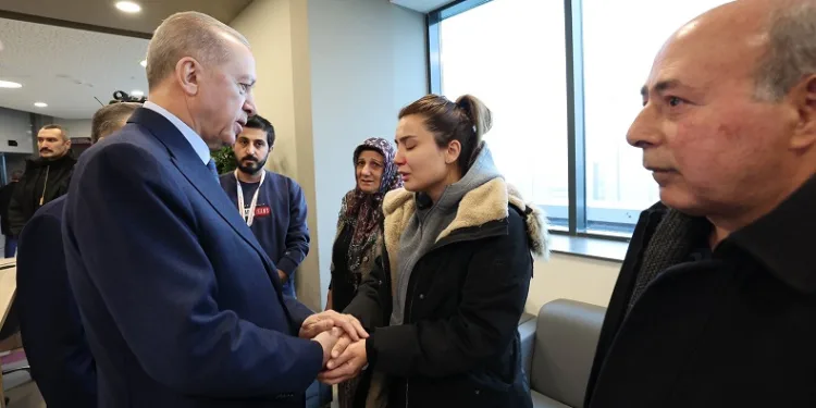 Cumhurbaşkanı Erdoğan yaralı teknisyeni ziyaret etti