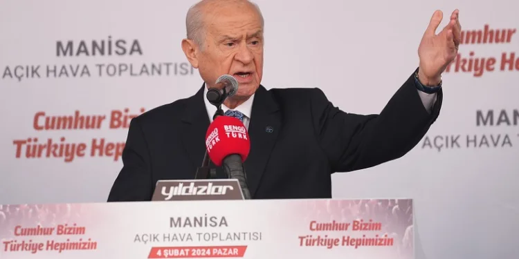 “Özgür Bey ateşle oynuyor, Özgür’e sahip çıkın”