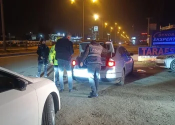 Çeşitli suçlardan aranan 5 şüpheli tutuklandı