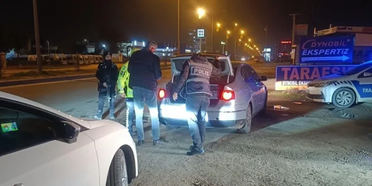 Çeşitli suçlardan aranan 5 şüpheli tutuklandı