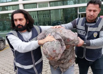 Valiz ve çanta gaspına 2 tutuklama