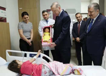 Cumhurbaşkanı Erdoğan’dan tedavi gören çocuklara ziyaret