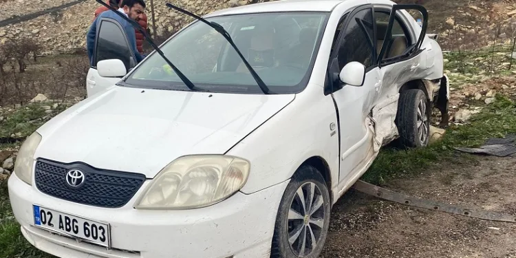 İki otomobil çarpıştı: 6 yaralı
