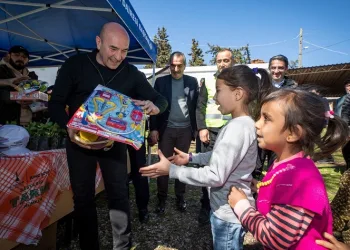 İzmir afet bölgesiyle dayanışmayı sürdürüyor