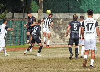 Çeşme Belediyespor liderliğini korudu