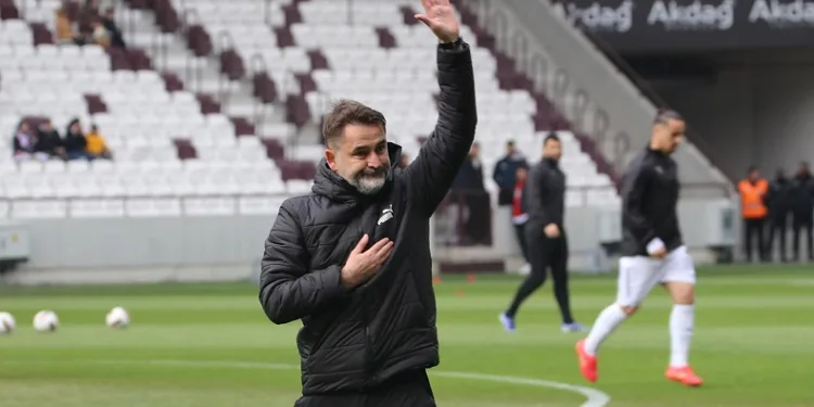 Elazığspor Teknik Direktörü Bülent Yenihayat: ”Sen ben yok, biz varız”
