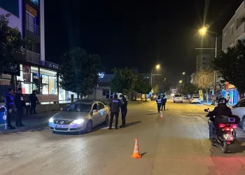 Adana’da 18 yıl kesinleşmiş hapis cezası bulunan hükümlü polis denetiminde yakalandı