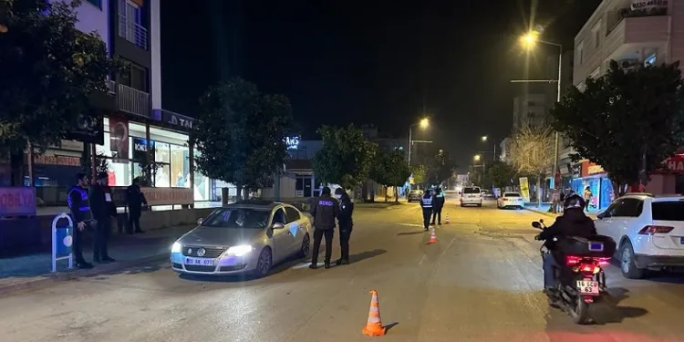 Adana’da 18 yıl kesinleşmiş hapis cezası bulunan hükümlü polis denetiminde yakalandı