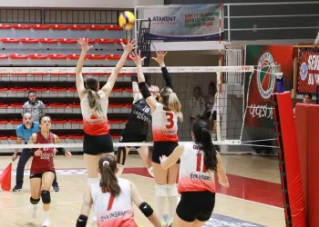 Yalova kadın voleybol takımları Play-Off’u garantiledi
