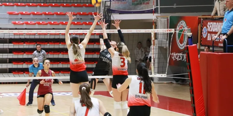 Yalova kadın voleybol takımları Play-Off’u garantiledi