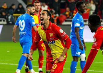 Göztepe’de Yalçın Kayan, parlamaya devam ediyor