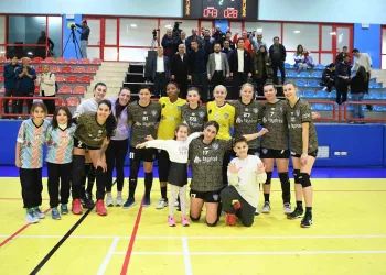 Konyaaltı Belediye Spor Kulübü Kadın Hentbol Takımı liderliği kaptırmıyor