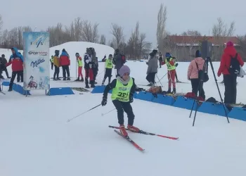 Erzurum’da kayaklı koşu yarışları nefes kesti